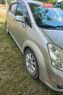 Минивэн Toyota Corolla Verso 2004 в Червонознаменке