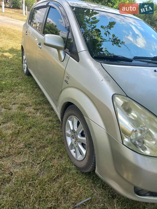 Toyota Corolla Verso 2004