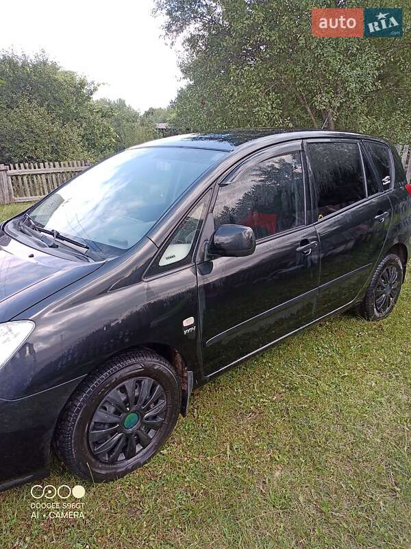 Toyota Corolla Verso 2004