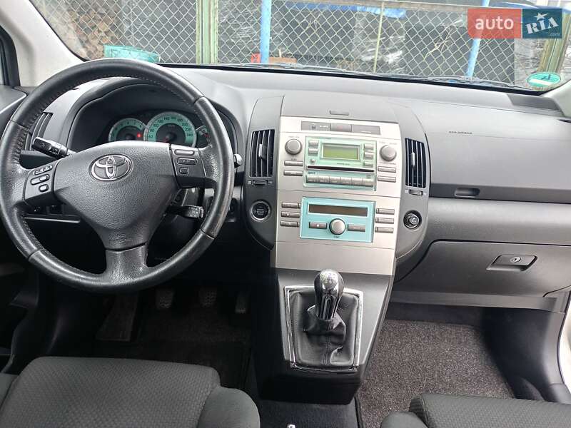 Мінівен Toyota Corolla Verso 2005 в Дніпрі