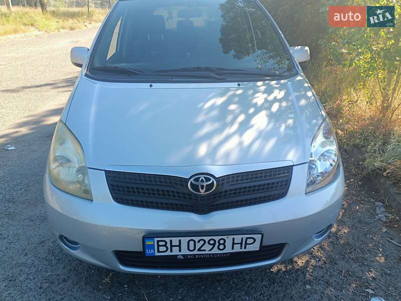 Toyota Corolla Verso 2004
