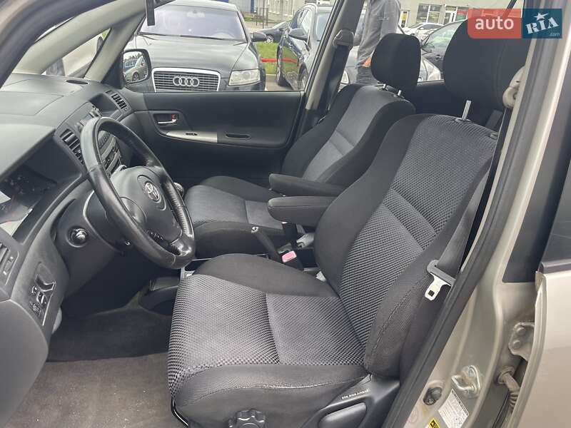Минивэн Toyota Corolla Verso 2003 в Харькове фото 10 Минивэн Toyota Corolla Verso 2003 в Харькове