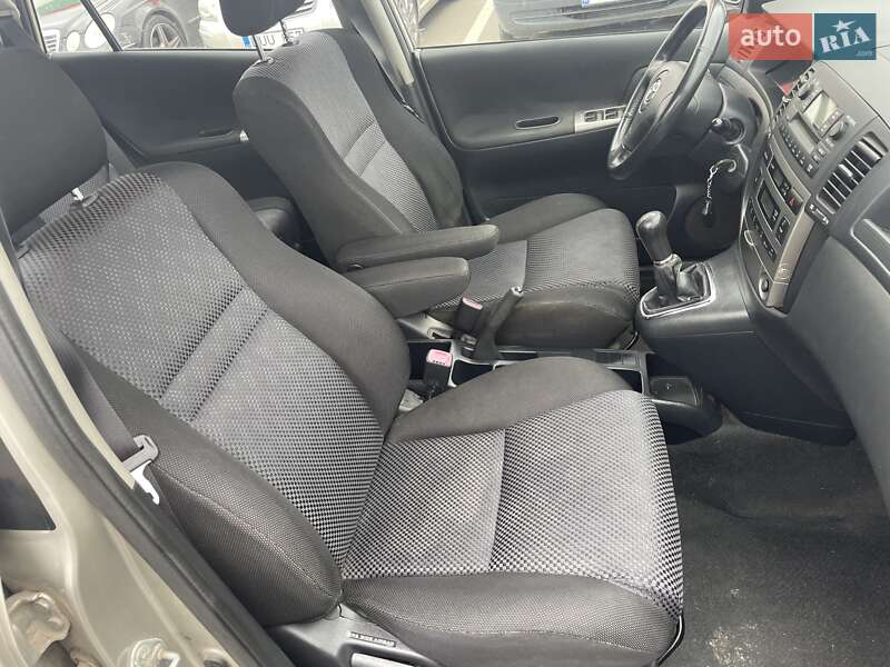 Минивэн Toyota Corolla Verso 2003 в Харькове фото 13 Минивэн Toyota Corolla Verso 2003 в Харькове