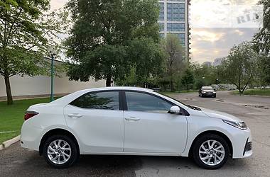 Седан Toyota Corolla 2017 в Днепре