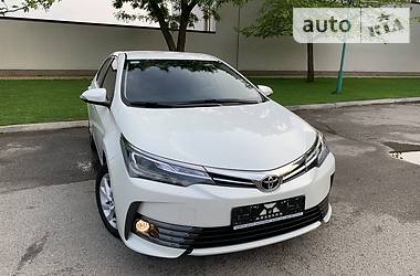 Седан Toyota Corolla 2017 в Днепре