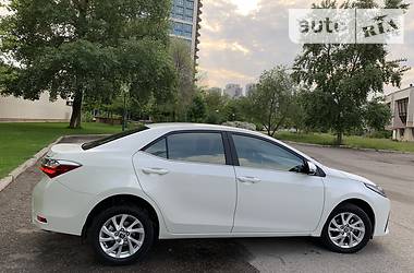 Седан Toyota Corolla 2017 в Днепре