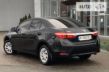 Седан Toyota Corolla 2013 в Киеве