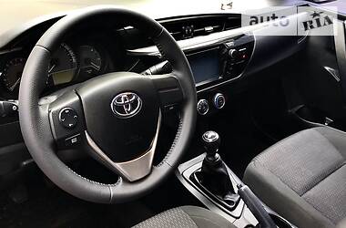 Седан Toyota Corolla 2013 в Киеве