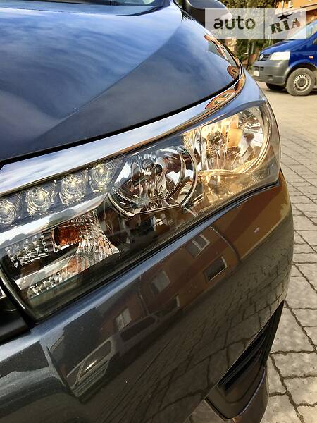 Седан Toyota Corolla 2014 в Тернополе