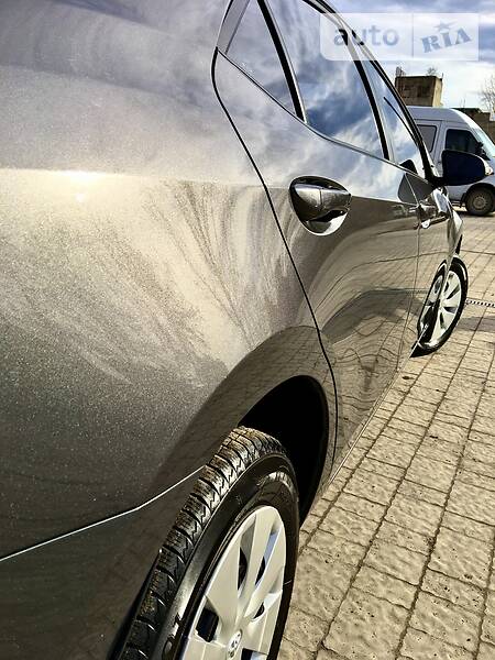 Седан Toyota Corolla 2014 в Тернополе