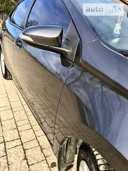 Седан Toyota Corolla 2014 в Тернополе