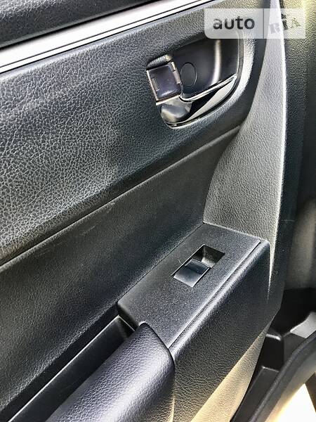 Седан Toyota Corolla 2014 в Тернополе