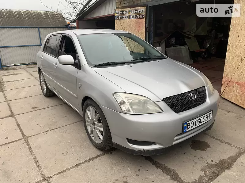 Хэтчбек Toyota Corolla 2003 в 