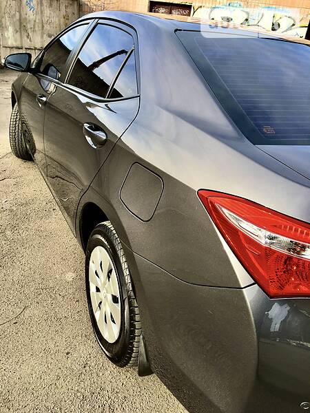 Седан Toyota Corolla 2014 в Тернополе