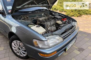 Хетчбек Toyota Corolla 1993 в 