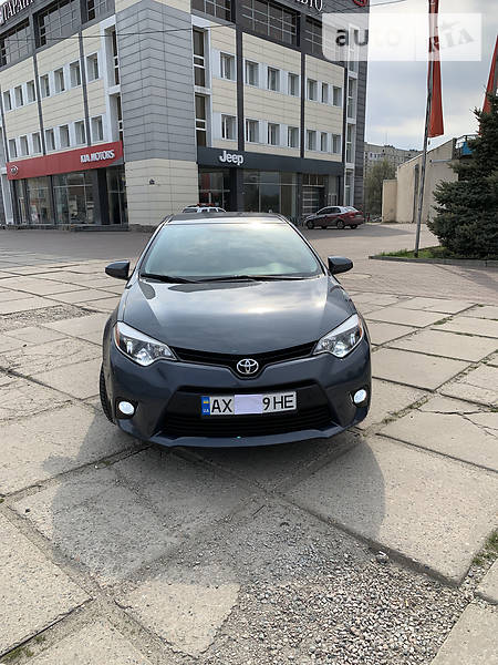Седан Toyota Corolla 2015 в Маріуполі