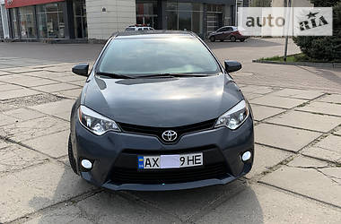Седан Toyota Corolla 2015 в 