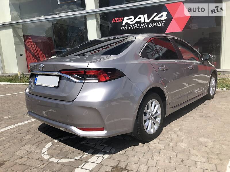 Седан Toyota Corolla 2019 в Рівному