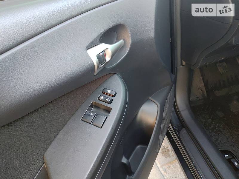 Седан Toyota Corolla 2011 в Дніпрі