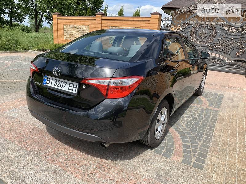Седан Toyota Corolla 2015 в Пирятині