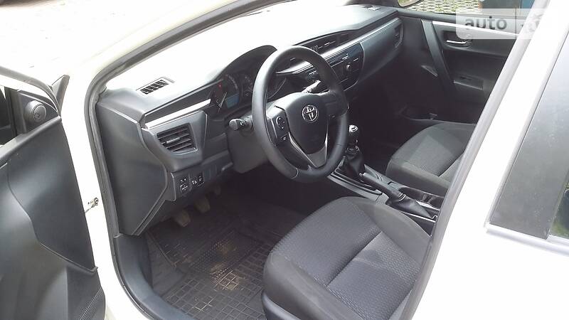 Седан Toyota Corolla 2014 в Києві
