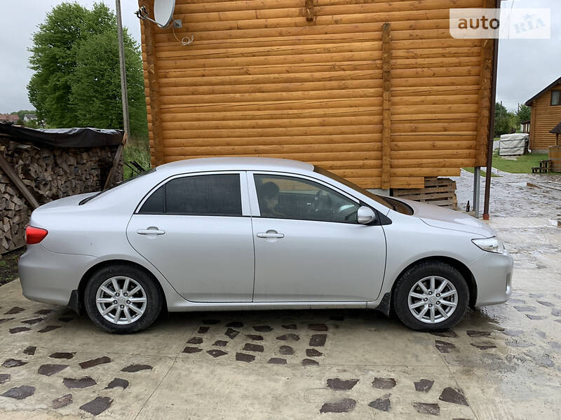Седан Toyota Corolla 2011 в Львові