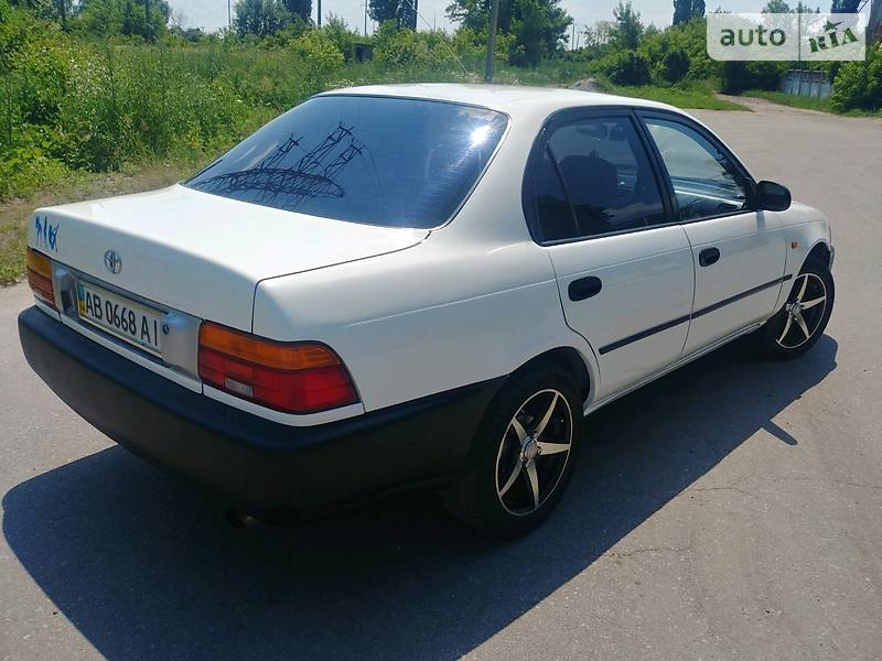 Седан Toyota Corolla 1993 в Калинівці