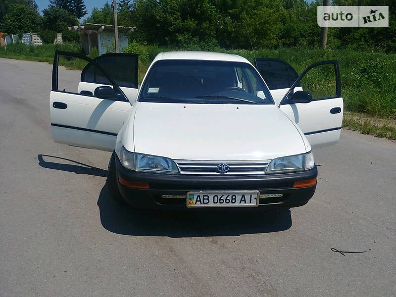 Седан Toyota Corolla 1993 в Калинівці