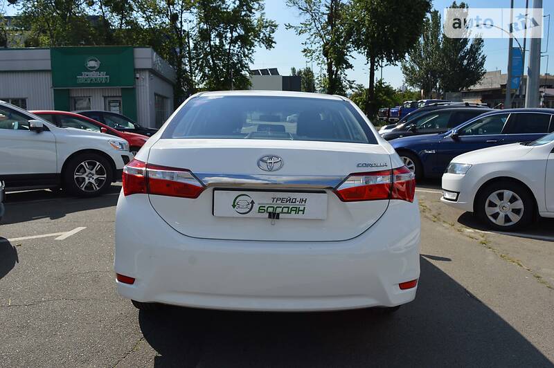 Седан Toyota Corolla 2017 в Києві