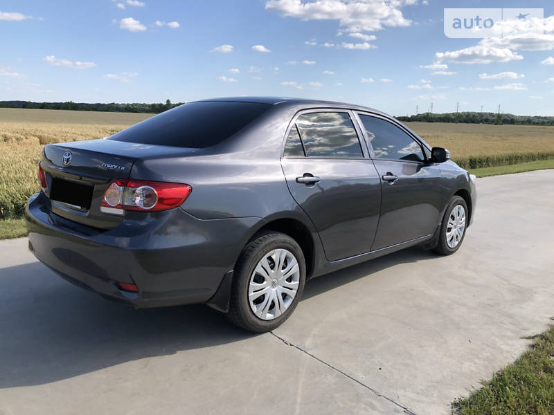 Седан Toyota Corolla 2013 в Києві