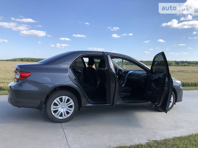 Седан Toyota Corolla 2013 в Києві