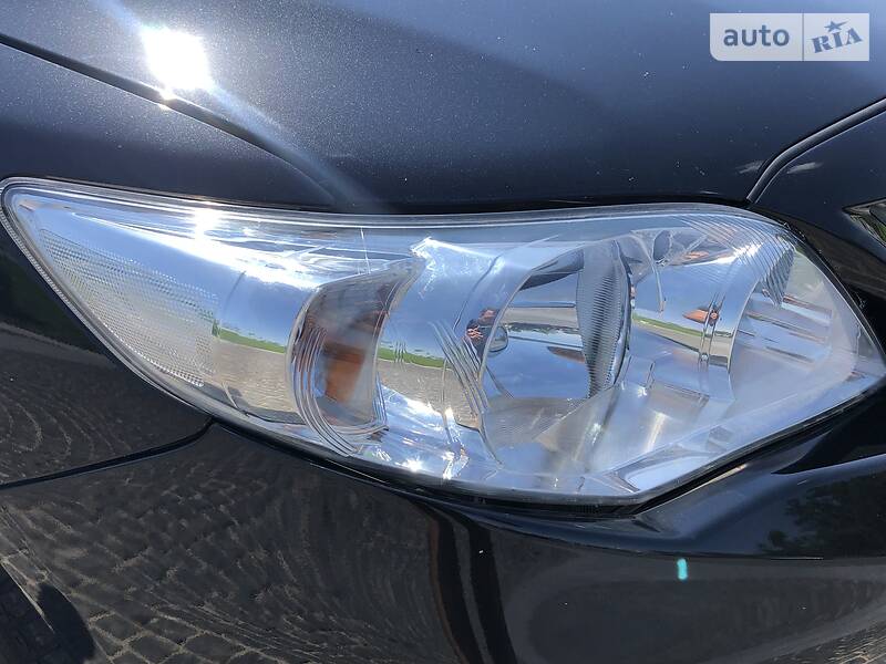 Седан Toyota Corolla 2011 в Дніпрі