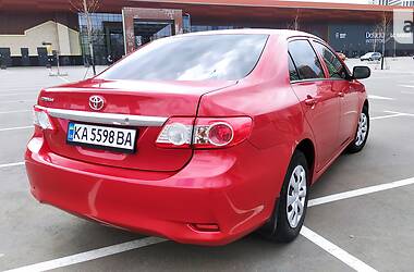 Седан Toyota Corolla 2013 в Киеве