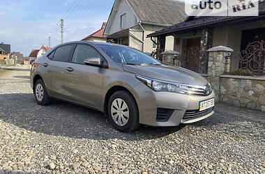 Седан Toyota Corolla 2014 в Ивано-Франковске