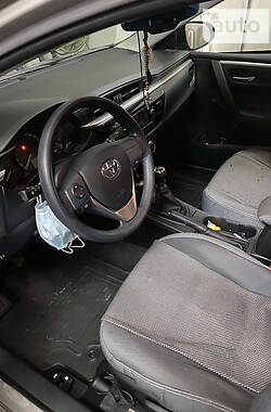 Седан Toyota Corolla 2014 в Ивано-Франковске