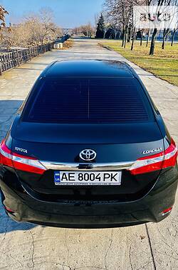 Седан Toyota Corolla 2014 в Днепре