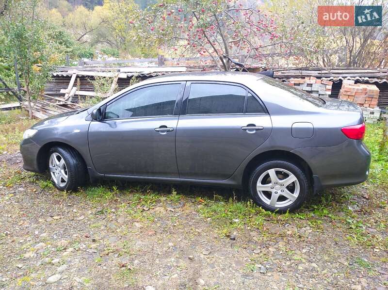 Седан Toyota Corolla 2008 в Путиле