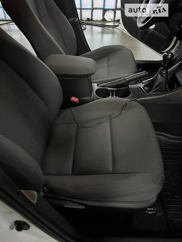 Седан Toyota Corolla 2017 в Киеве