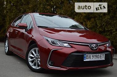 Седан Toyota Corolla 2019 в Львове