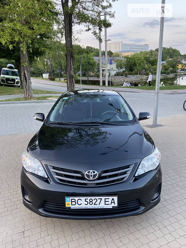 Седан Toyota Corolla 2010 в Львове