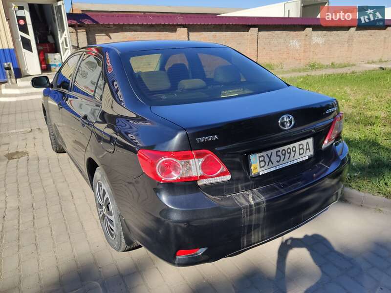 Седан Toyota Corolla 2013 в Кам'янець-Подільському