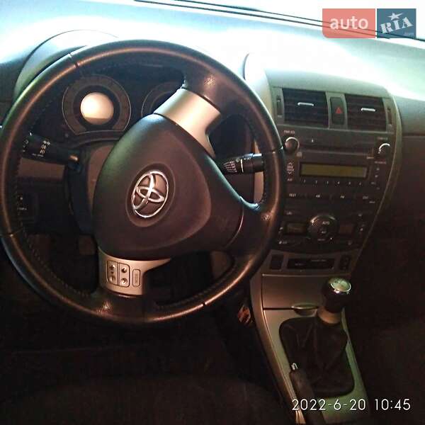 Седан Toyota Corolla 2008 в Украинке