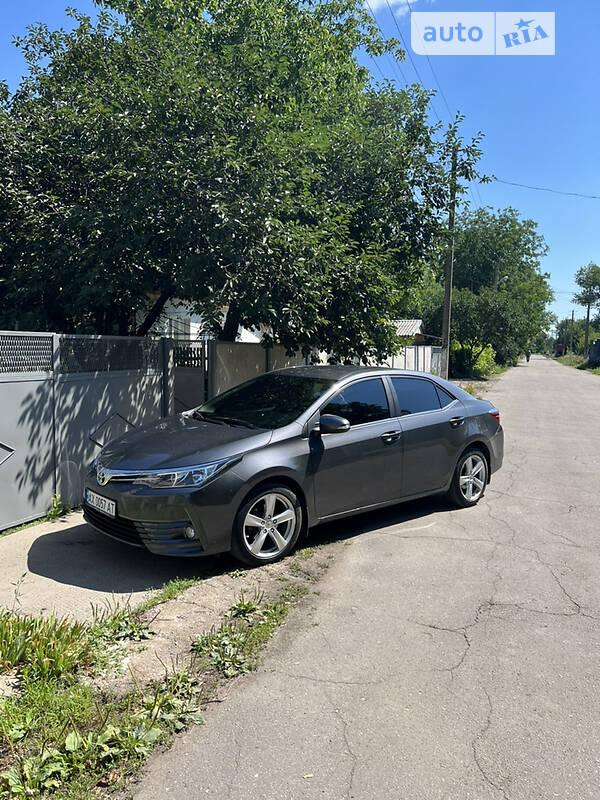 Седан Toyota Corolla 2018 в Лозовій
