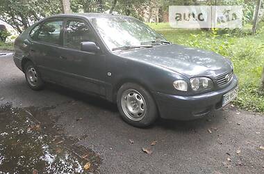 Хетчбек Toyota Corolla 2000 в 