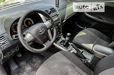 Седан Toyota Corolla 2011 в 