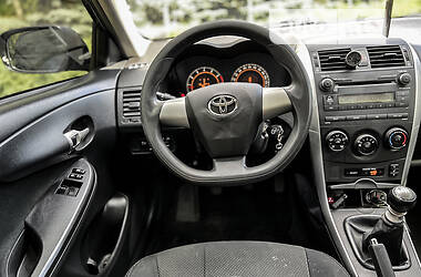 Седан Toyota Corolla 2011 в 