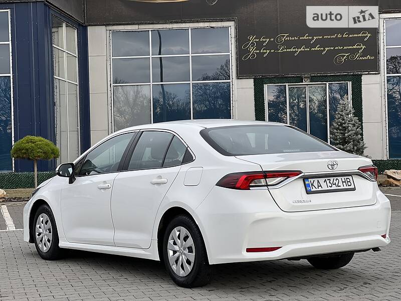 Седан Toyota Corolla 2019 в Киеве
