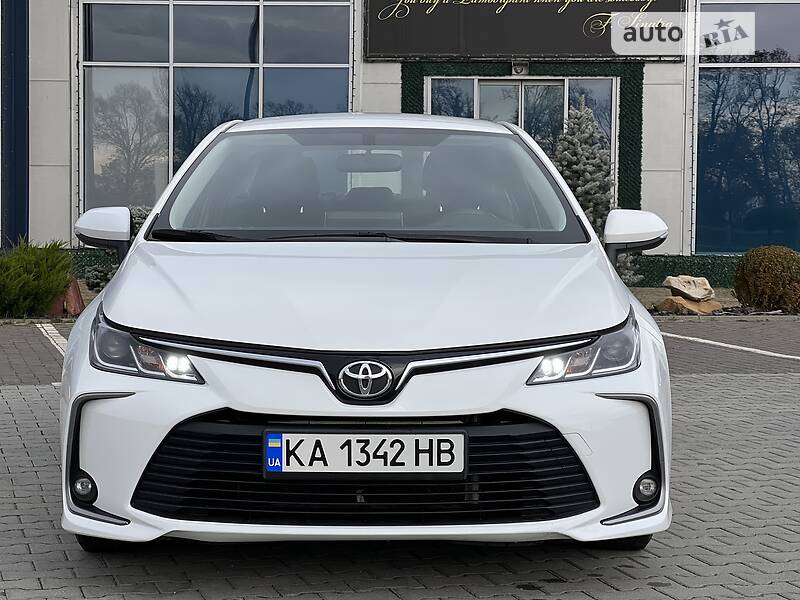 Седан Toyota Corolla 2019 в Киеве