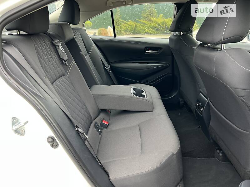 Седан Toyota Corolla 2019 в Киеве
