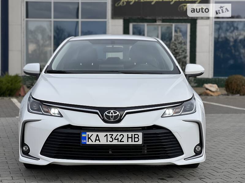 Седан Toyota Corolla 2019 в Киеве